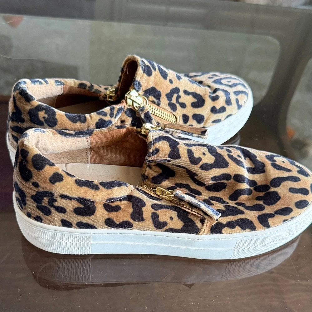 Steve Madden easy plush adds